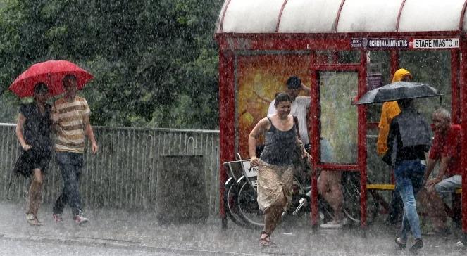 Warszawa: zablokowana trasa kolejki SKM na trasie do lotniska Chopina, utrudnienia na Wisłostradzie i Trasie Toruńskiej