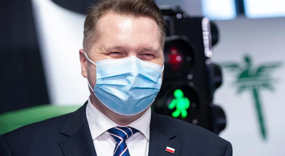 "Do kwietnia 5 kg w dół". Minister Czarnek zadeklarował, że - dając młodzieży przykład - schudnie