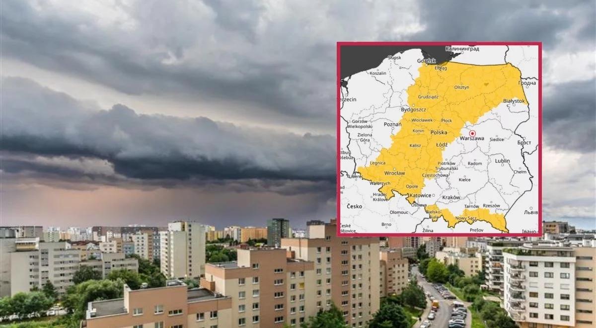 Pogoda na weekend. Burze, ulewy i grad. IMGW Ostrzega 12 województw