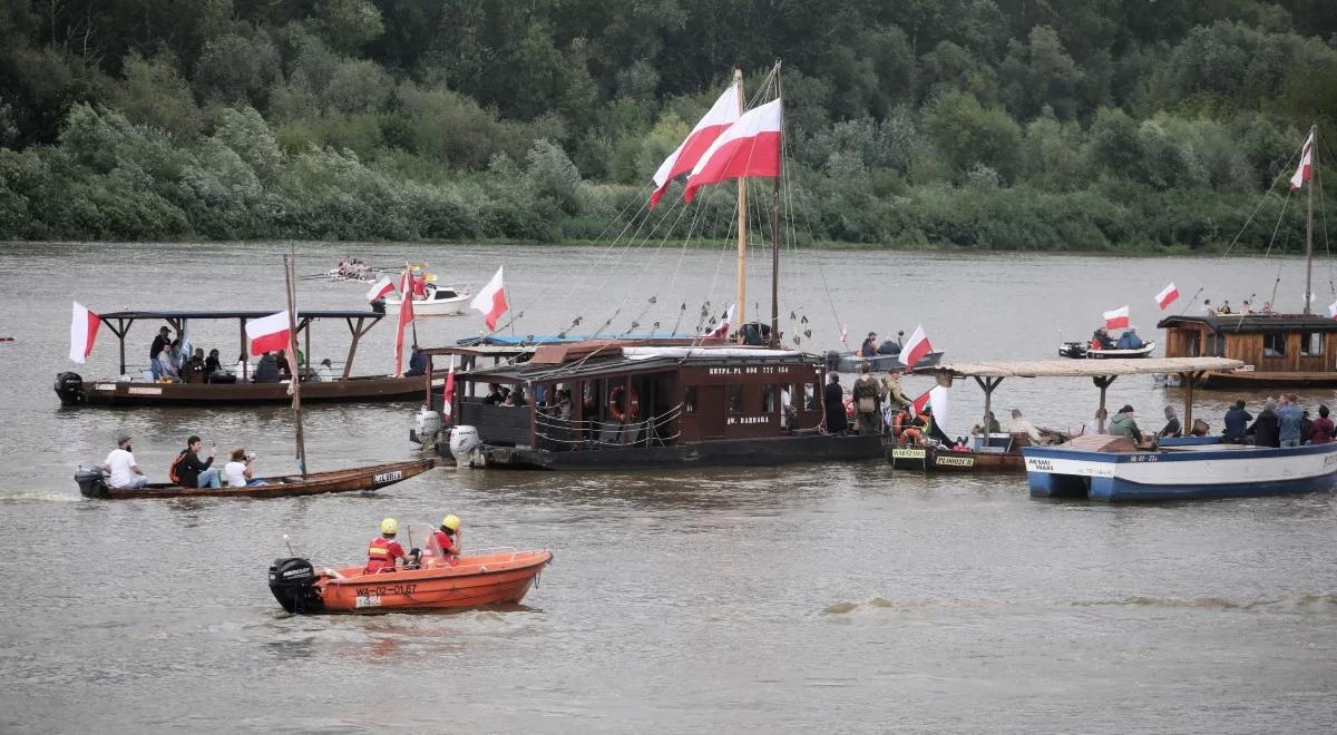 Godzinę "W" uczcili hymnem Rosji Radzieckiej. Jest reakcja stołecznego Ratusza. "ZTM złoży skargę do armatora"