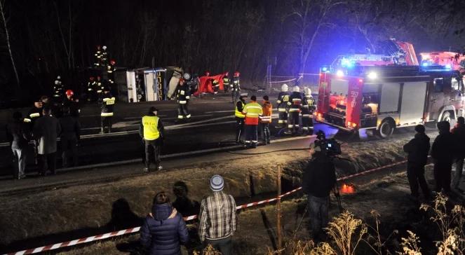 Wypadek autokaru pod Warszawą. Dwie osoby nie żyją