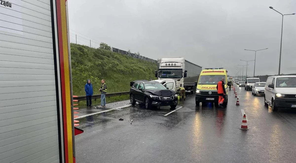 Wypadek na S8 niedaleko Warszawy. Zderzyły się cztery pojazdy, są duże korki