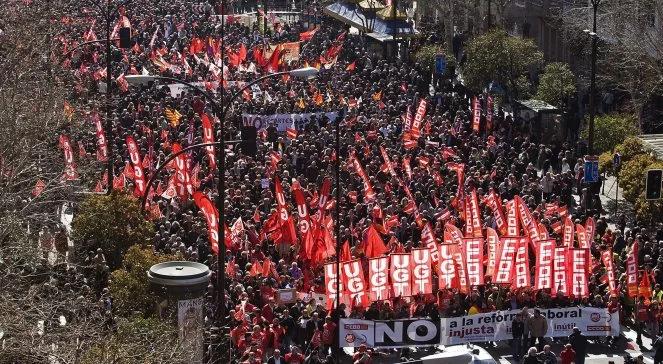 Tłumy wyszły na ulice: Hiszpania będzie Grecją