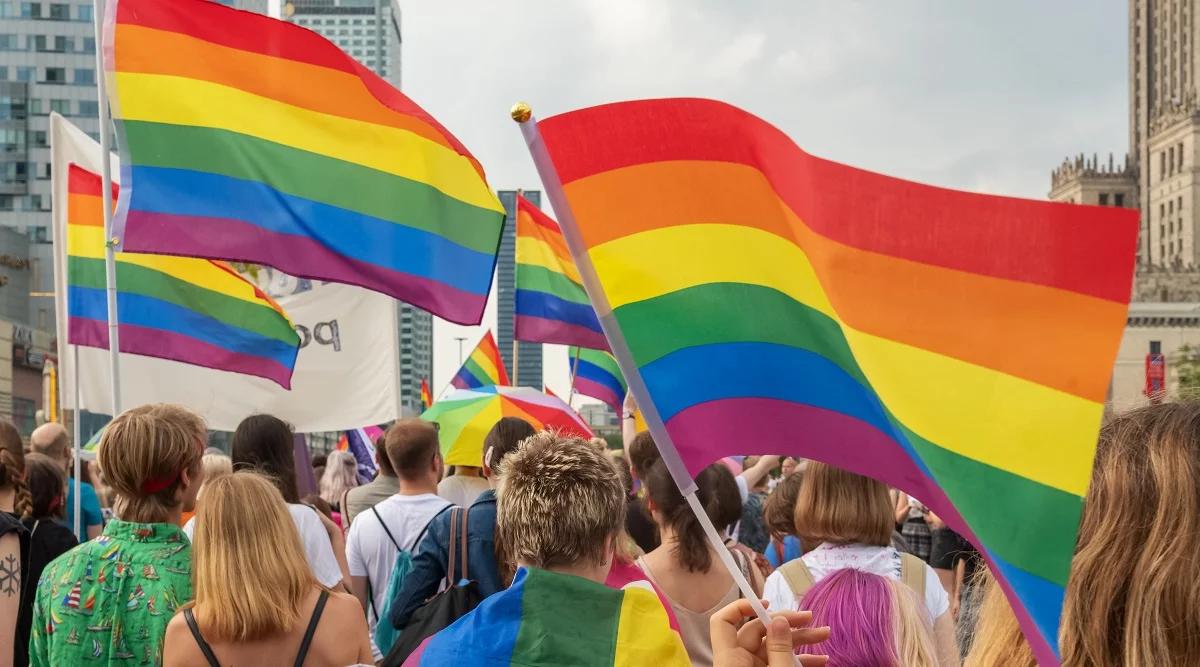 Hostel interwencyjny dla osób LGBT+. Warszawa szuka chętnych do prowadzenia placówki