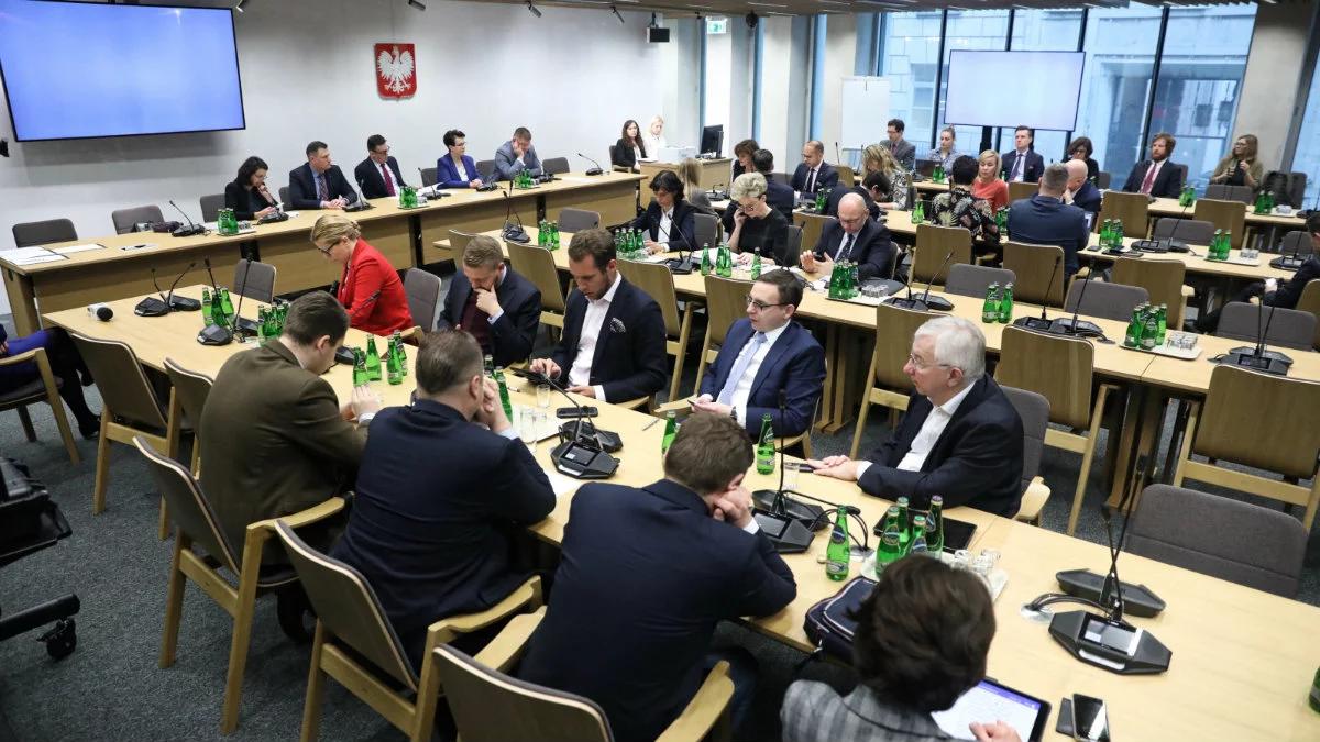 Nowela PiS ws. sądów. Komisja sejmowa negatywnie zaopiniowała uchwałę Senatu