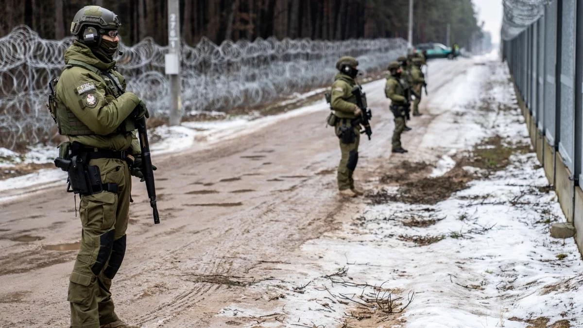 Większy napór migrantów na granicy. Siemoniak: jesteśmy na to przygotowani