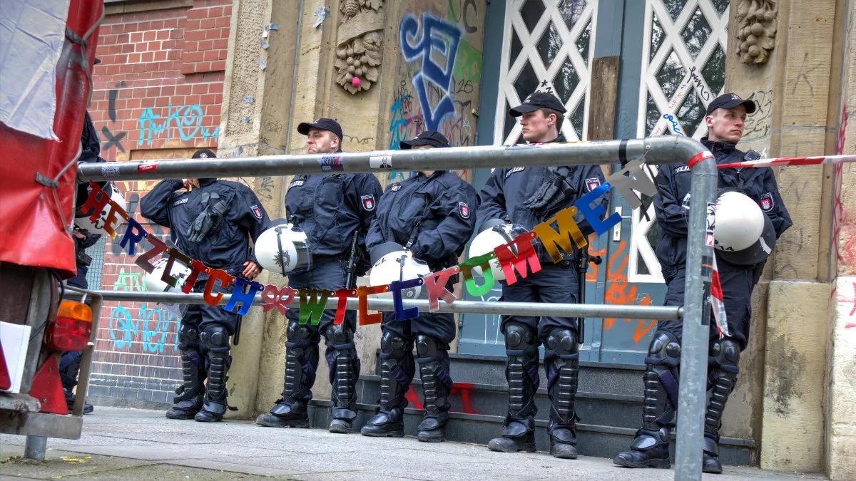 Niemcy: ponad 3,5 tys. ataków na imigrantów. MSW wskazuje na poprawę