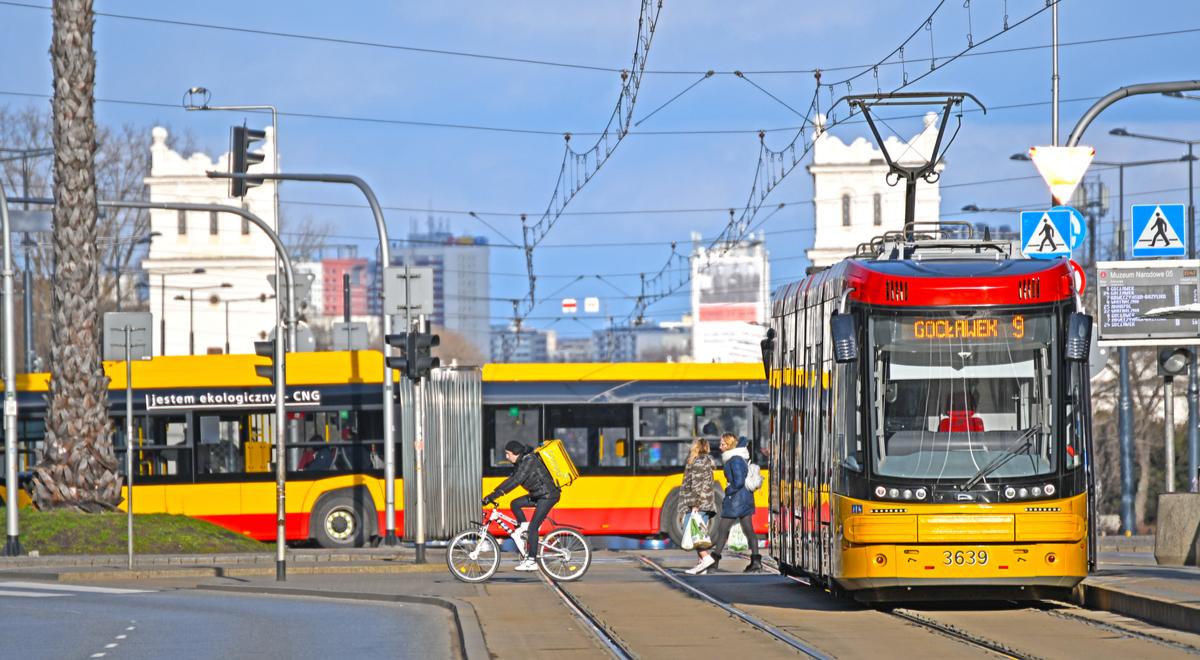 Komunikacja miejska w Warszawie wraca do łask. Blisko miliard pasażerów w 2023 r.