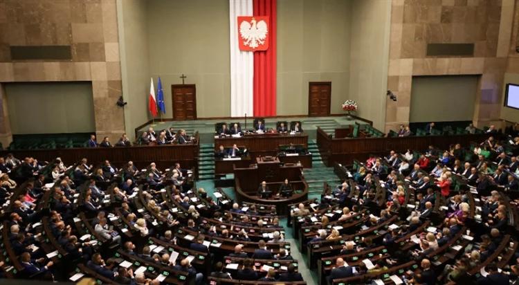 Sejm niemal jednogłośnie przeg...