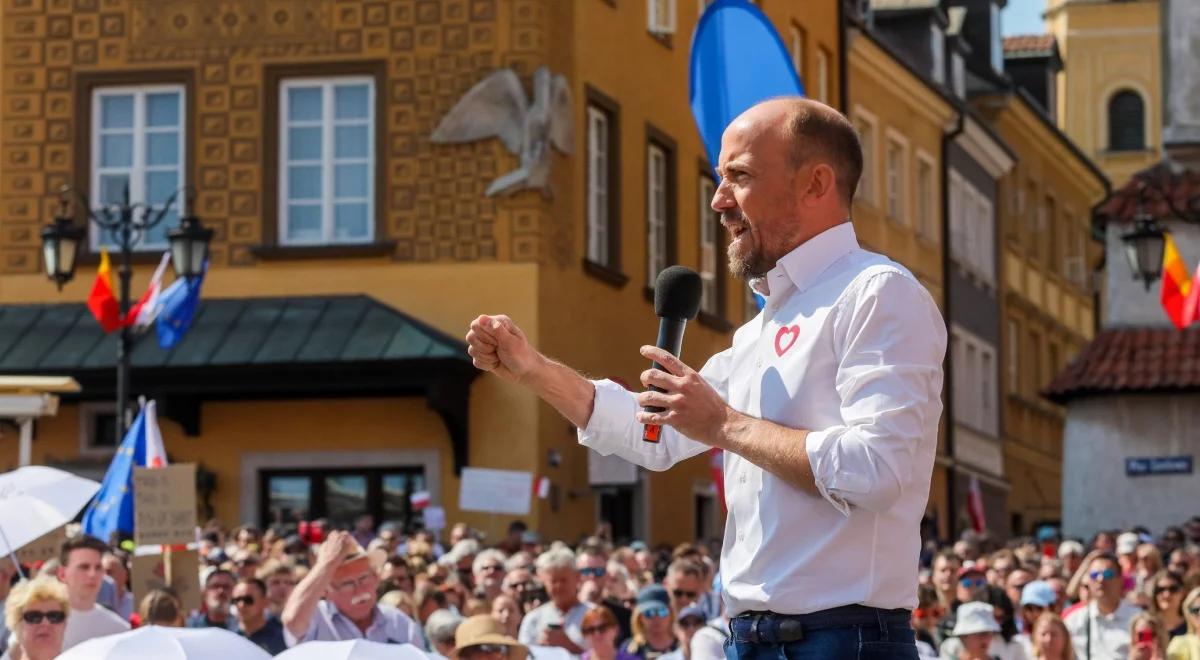 Borys Budka wezwał do zaśpiewania hymnu. Zgromadzeni odpowiedzieli ciszą