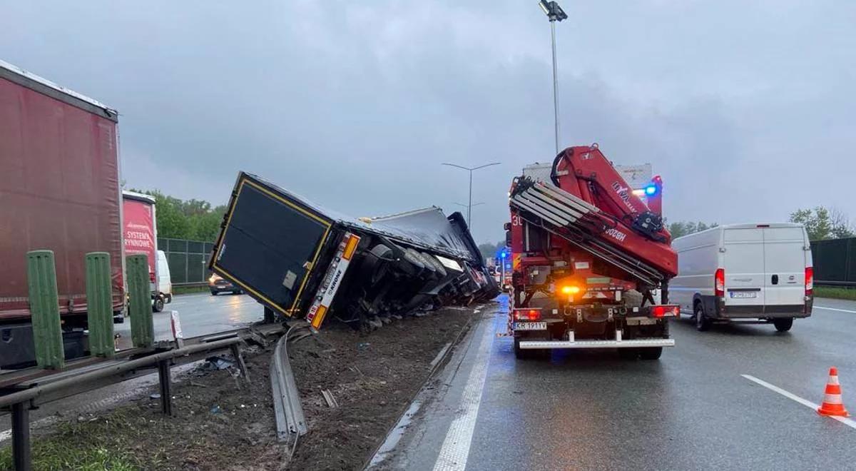 Zablokowany fragment autostrady A4. Przewróciła się ciężarówka