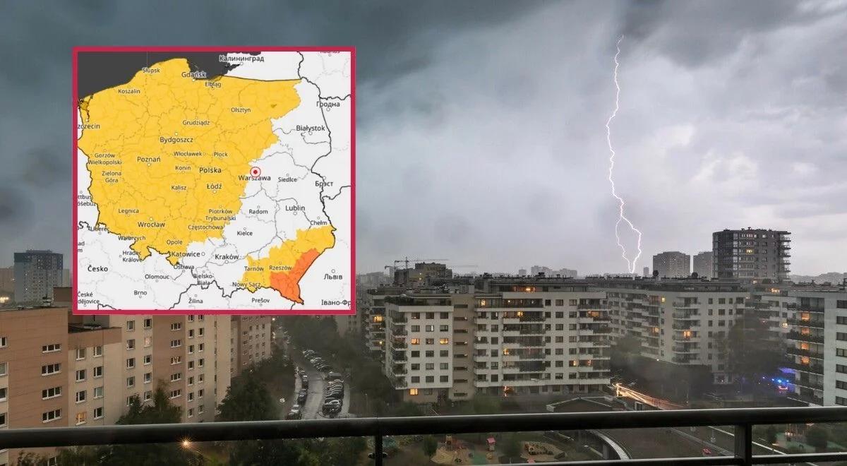 Nowe alerty burzowe. RCB wysłało SMS-y do mieszkańców dwóch województw