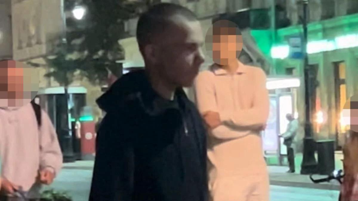 Policja szuka mężczyzny ze zdjęcia. Hulajnogą wjechał w wózek z niemowlakiem