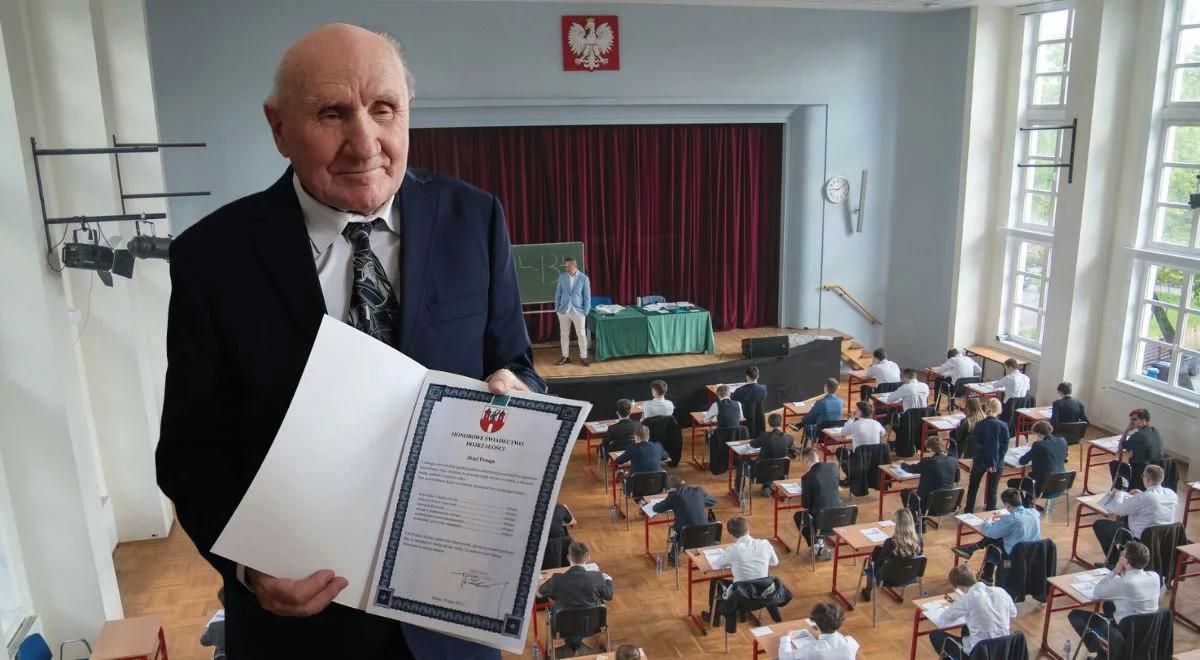 Józef Peruga ze świadectwem dojrzałości. Wyróżnienie dla najstarszego maturzysty