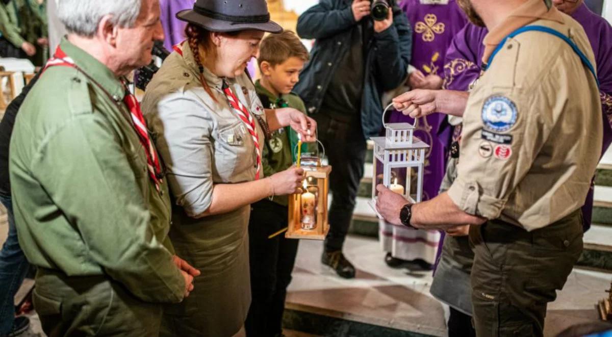 Betlejemskie Światło Pokoju dotarło do Polski. Harcerze przekazują je dalej