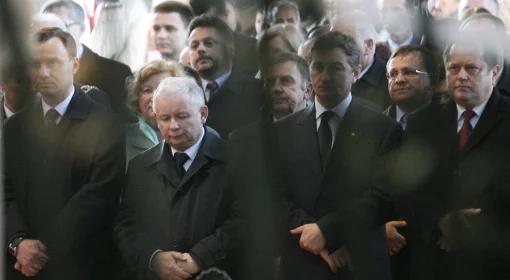 "Krzyż powinien stać przed pałacem"