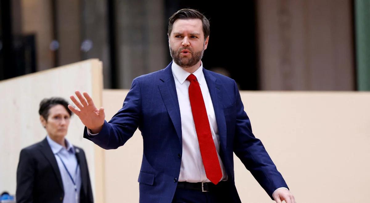 Vance wypoczywał na kajakach, więc wojsko podniosło poziom rzeki. "Pachnie hipokryzją"