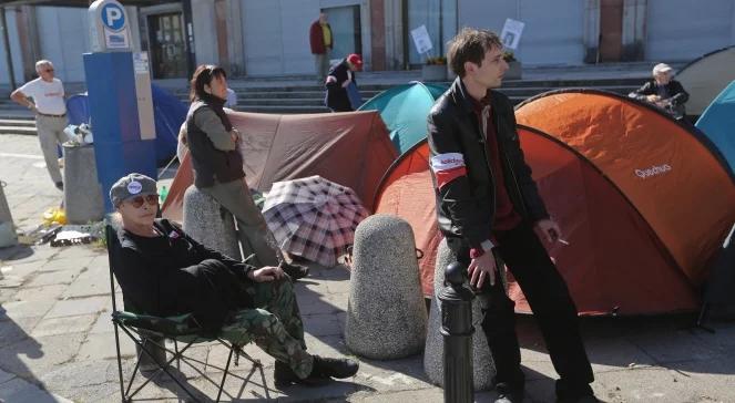 Pikieta przed TVP. ”Media muszą być uczciwe”