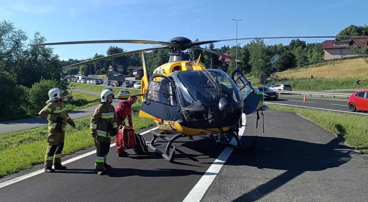 Groźny wypadek na zakopiance. Samochód potrącił rowerzystę, w akcji śmigłowiec LPR