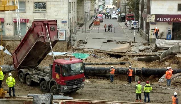Warszawa: ewakuowani ludzie nie wrócą na noc do domów