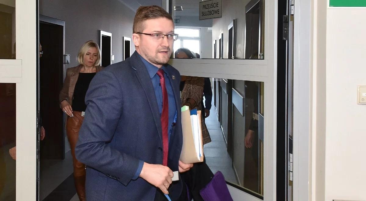 Sędzia Juszczyszyn przywrócony do orzekania. Wójcik mówi o "destrukcji wymiaru sprawiedliwości"