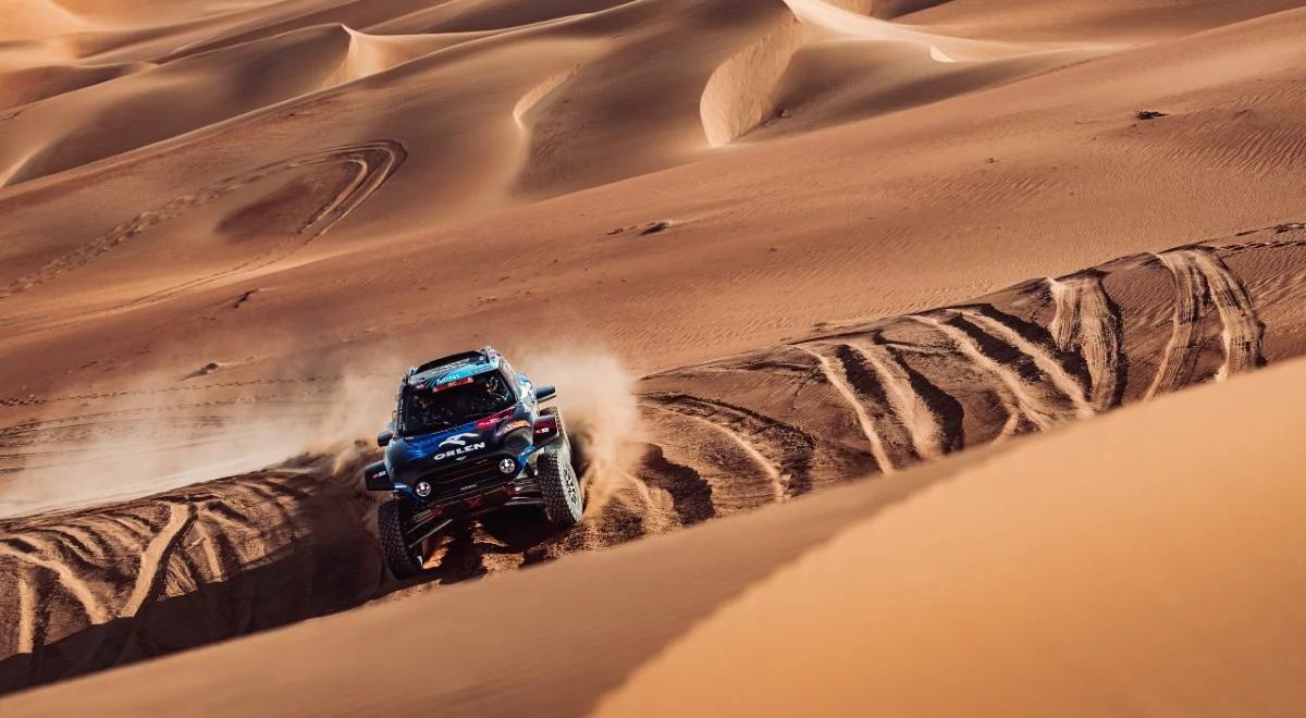 Dakar 2023: Loeb nie zwalnia tempa. Przygoński poza dziesiątką, Goczał na podium w klasie UTV!