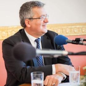 Bronisław Komorowski u Kuby Wojewódzkiego. Sprezentował mu żyrandol