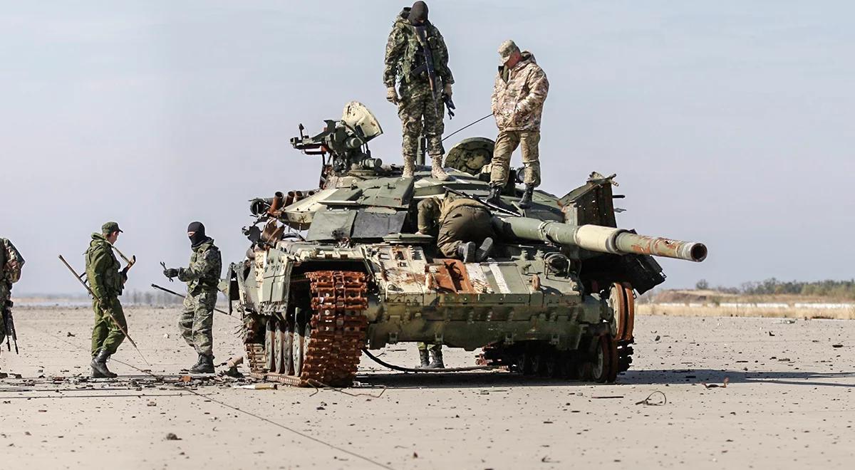 Donbas: separatyści strzelali z granatników. Zginął żołnierz
