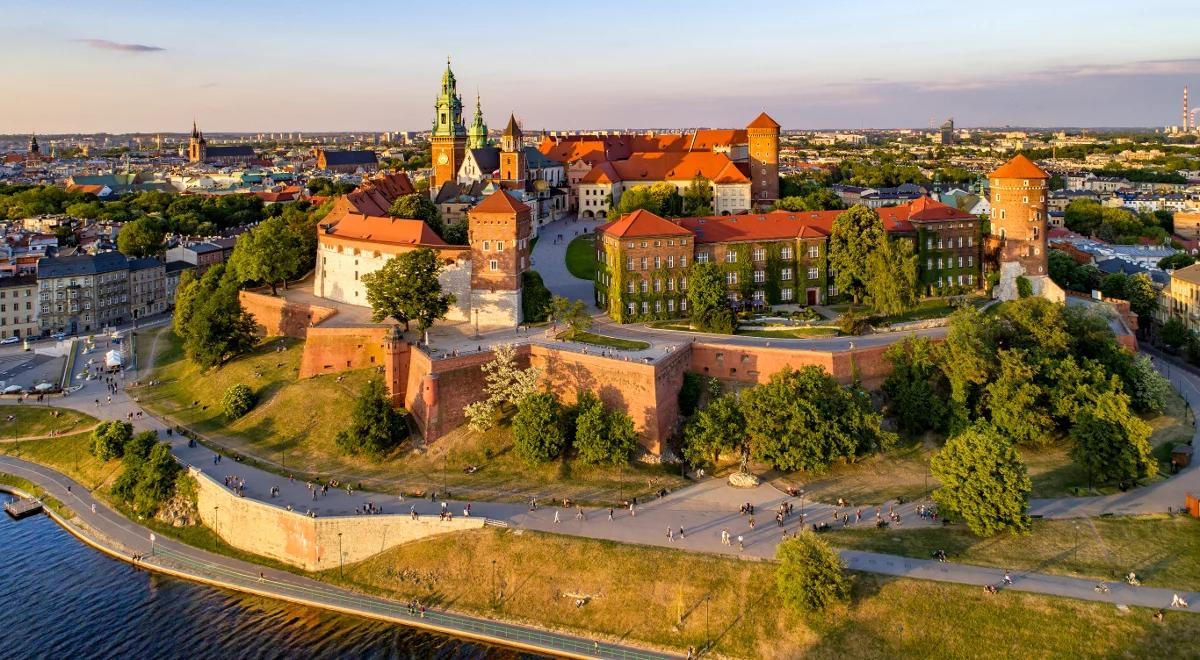 Listopad po królewsku. Rezydencje władców za darmo