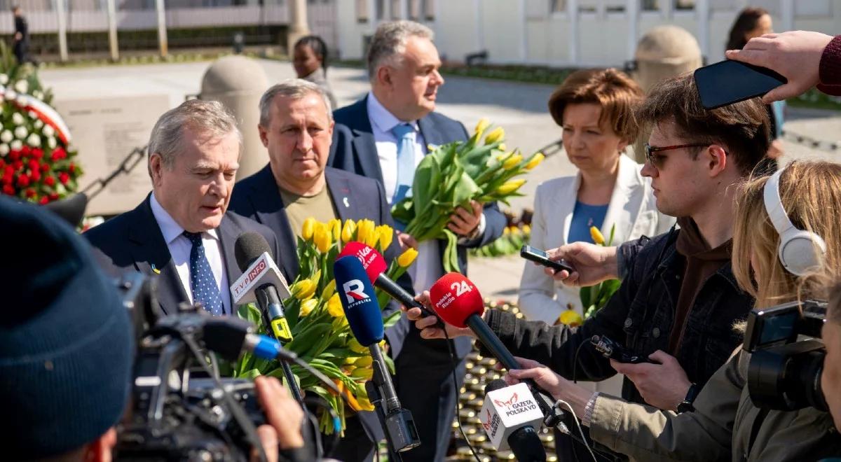 "Pamięć budujemy na nowych podstawach". Piotr Gliński, Marlena Maląg i Andrij Deszczyca oddali hołd Marii Kaczyńskiej