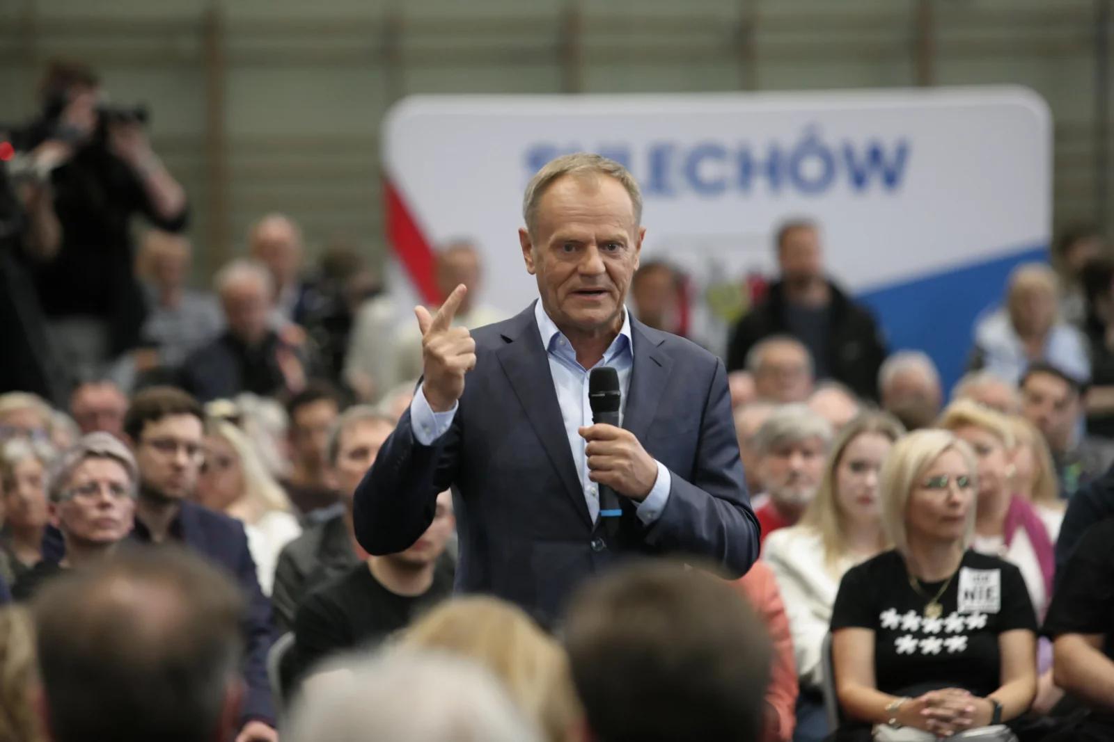 Tusk obraża wyborców PiS. "Chleją i biją dzieci"