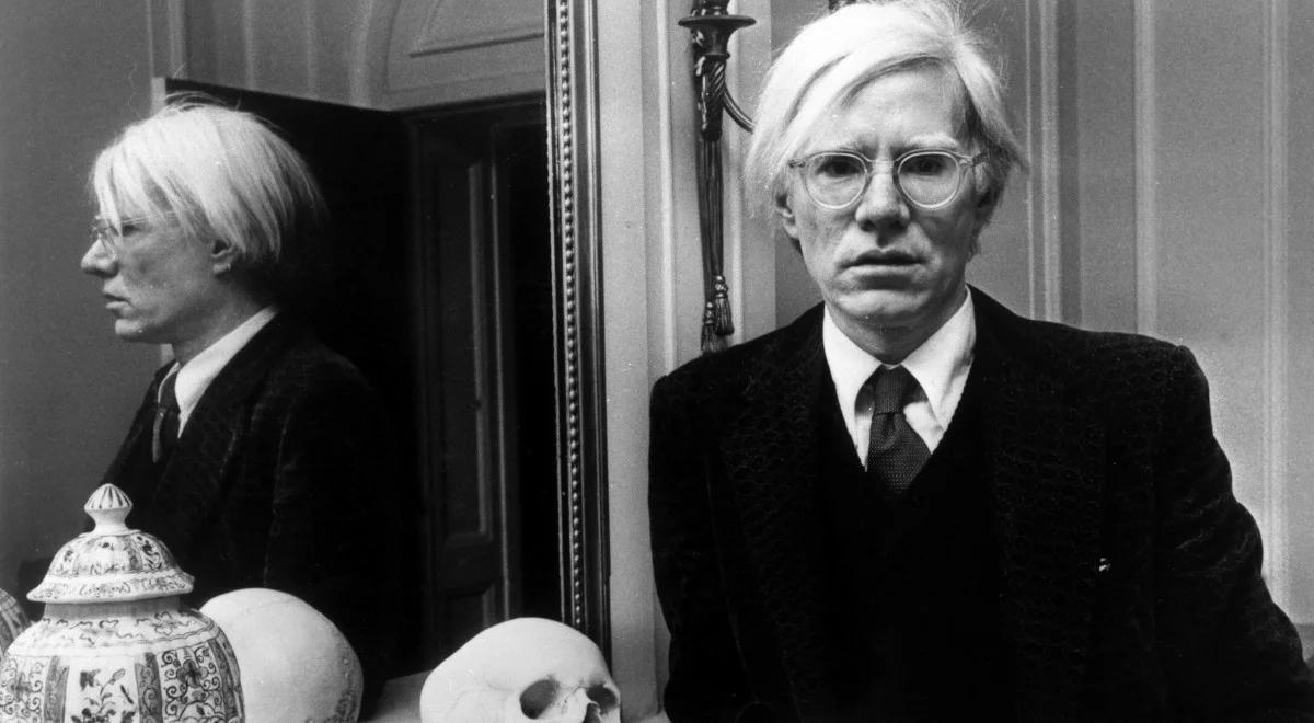 Andy Warhol. "Sam w sobie był zjawiskiem, które wydaje się ciekawsze od sztuki, którą tworzył"