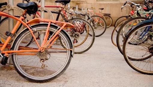 Warszawa: wpadka złodziei, którzy ukradli rower hinduskiego podróżnika