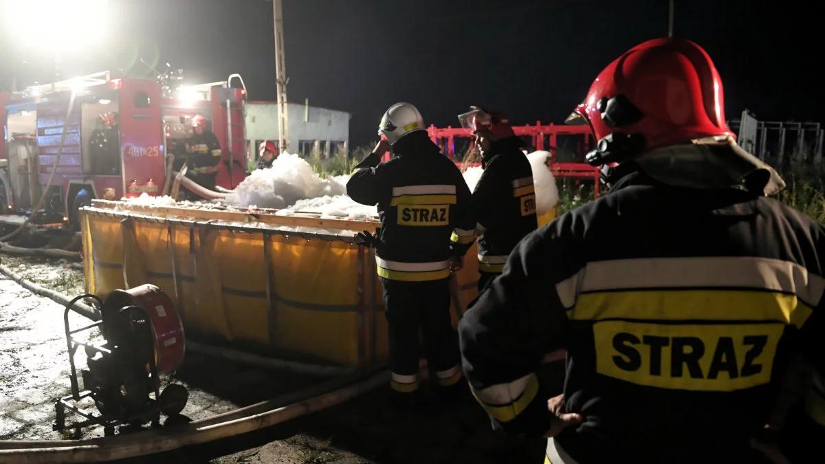 Seria pożarów wysypisk odpadów. Nie wiadomo do kogo należą