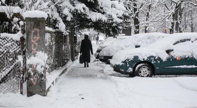 Sypnęło śniegiem. Tysiące ludzi bez prądu