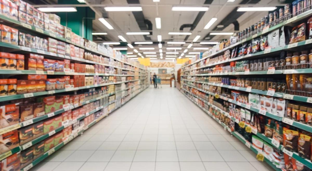 UOKiK bierze pod lupę spółki Auchan i Carrefour. Chodzi o pobierane przez sieci opłaty