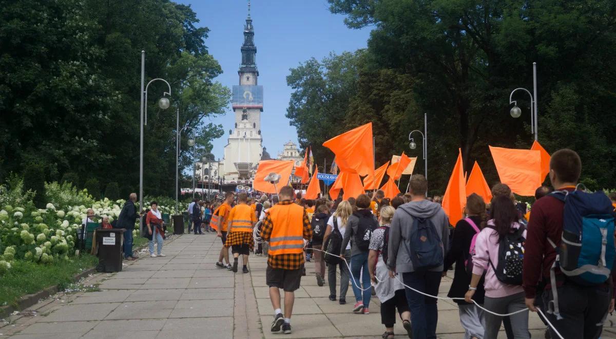 #PolskaPielgrzymuje. Ruszają pielgrzymki i akcja w mediach społecznościowych