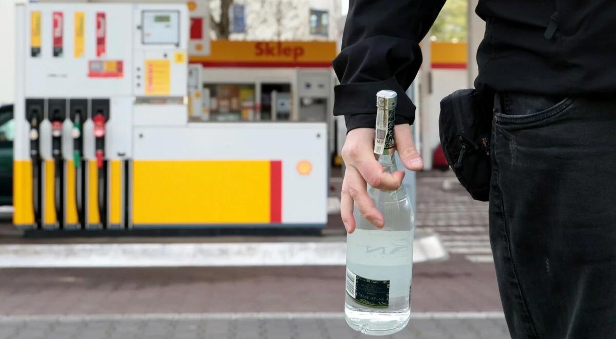 Całkowity zakaz sprzedaży alkoholu na stacjach? MZ ma plan