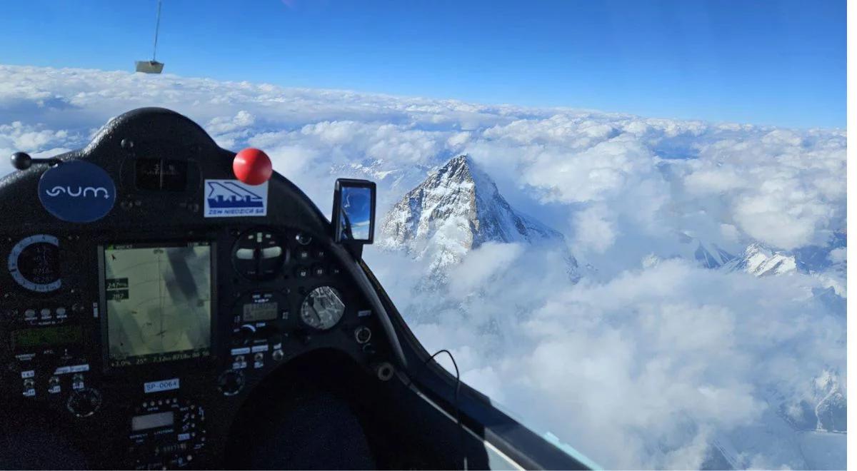 Sebastian Kawa i Sebastian Lampart pierwsi na świecie przelecieli szybowcem nad szczytem K2 