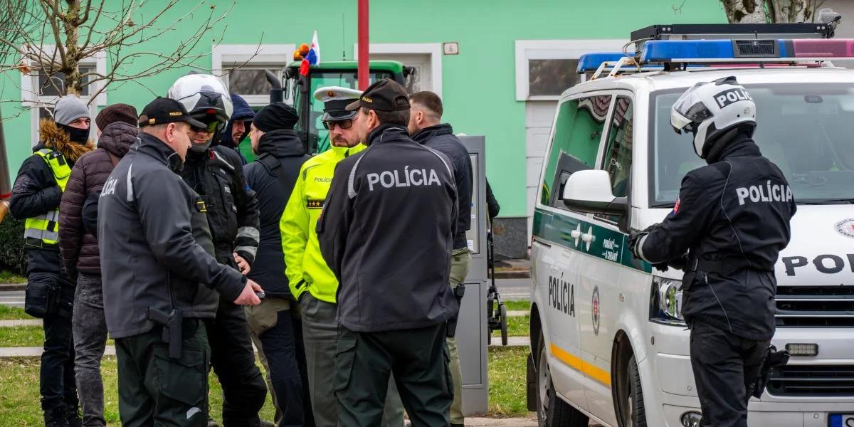 Kierowca autobusu nie zaciągnął hamulca ręcznego. Są zabici i ranni