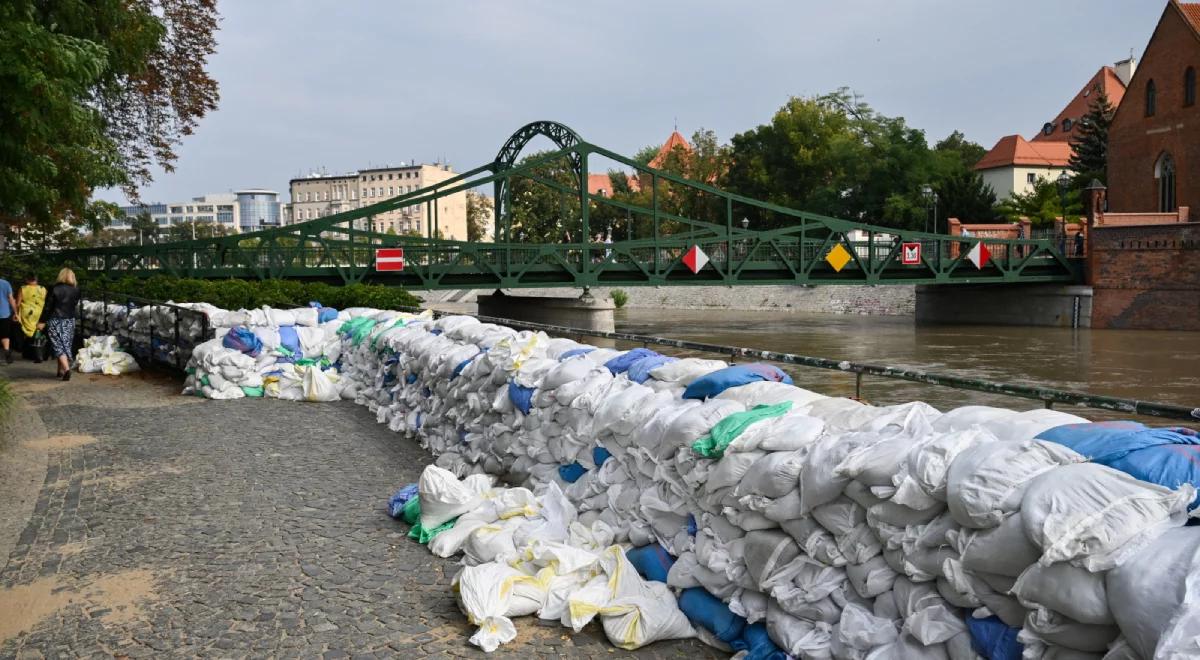 Pik fali we Wrocławiu i szacowanie strat. "Raport powodziowy" PR