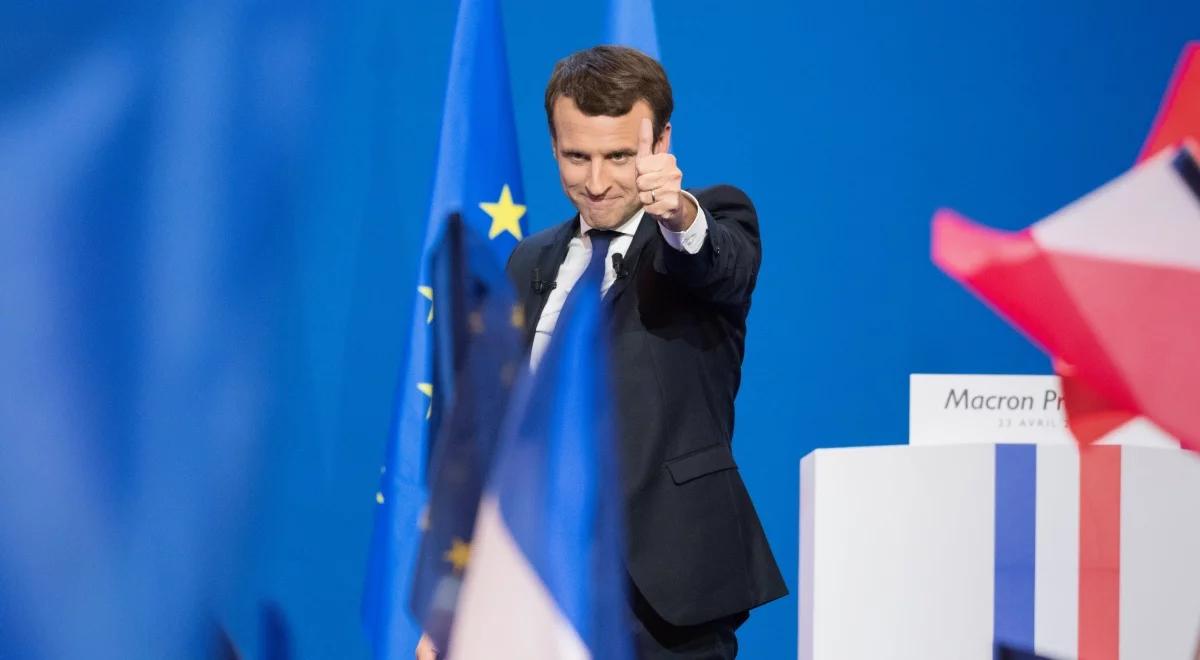 Media: Macron leci do Niemiec "ratować Angelę Merkel”