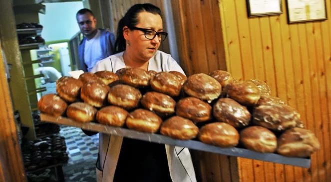 Tłusty Czwartek. Ile kalorii ma pączek?