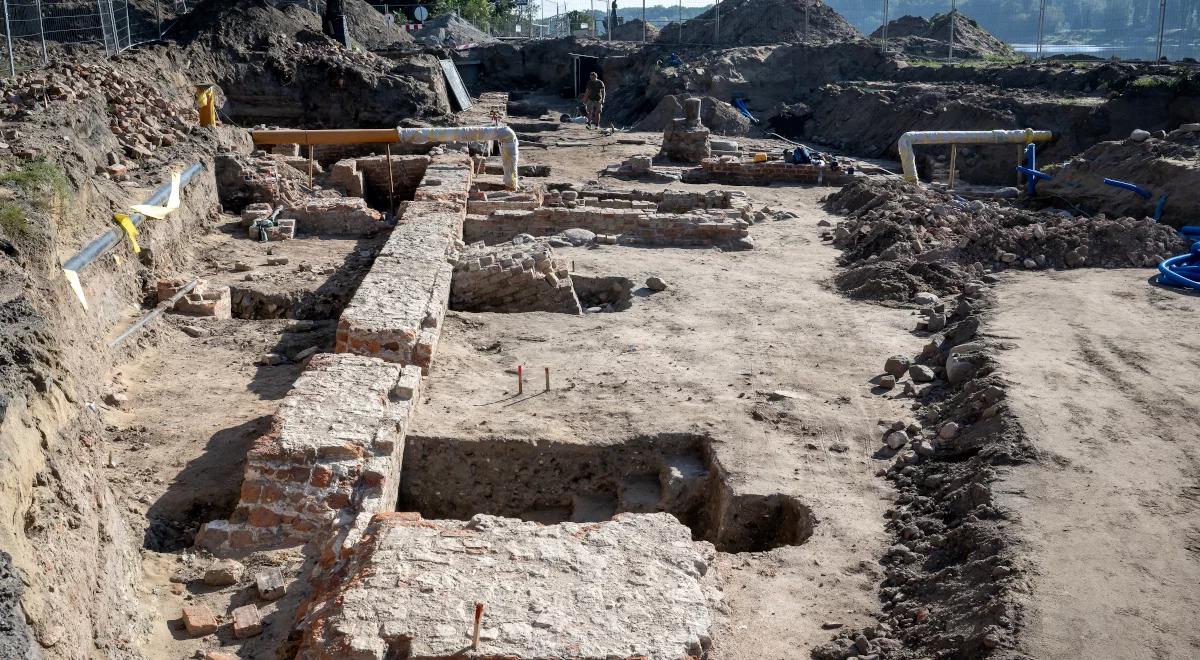 Archeolodzy z Uniwersytetu Mikołaja Kopernika odkryli w Toruniu pochówki sprzed ponad 700 lat