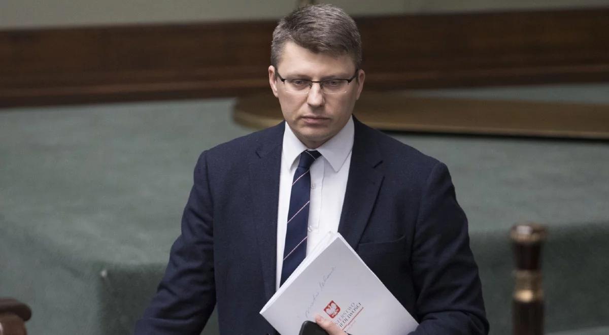 "To jest kuriozalne". Wiceminister sprawiedliwości krytykuje opinię komisarz RE
