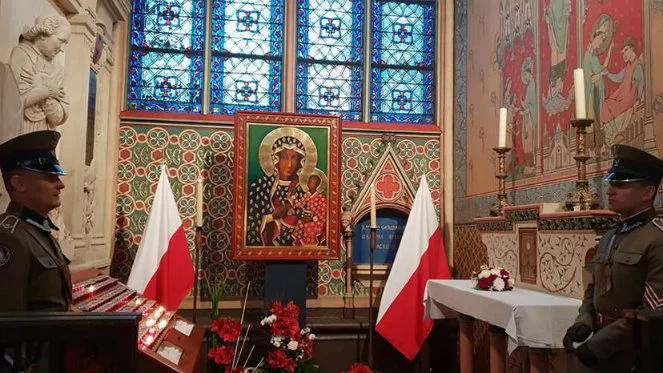 Kopia ikony jasnogórskiej z Kaplicy Polskiej w Notre Dame nie uległa uszkodzeniu