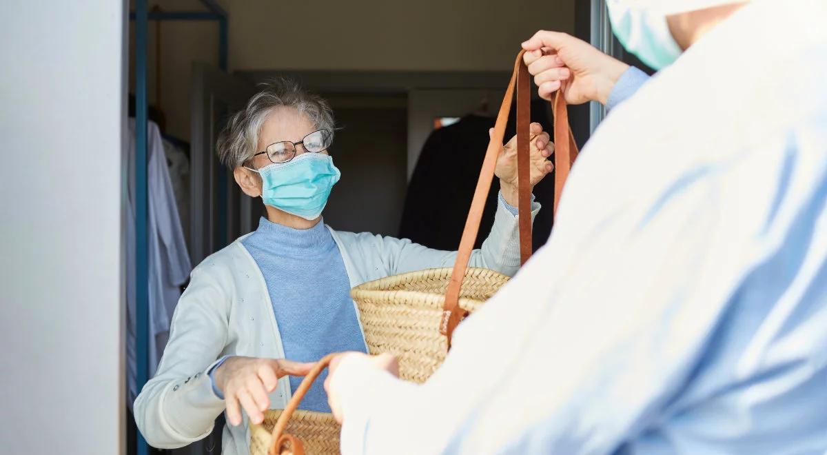 Obostrzenia pandemiczne w Polsce. 24 grudnia nie będą obowiązywały godziny dla seniorów