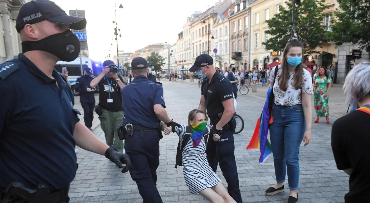 "Mogło stanowić zagrożenie dla policjantów". Rzecznik KSP o zatrzymaniu aktywisty LGBT na Solcu
