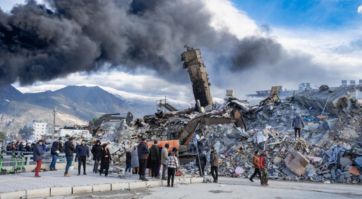 Konsekwencje trzęsień ziemi sprzed roku. W Turcji zapadł pierwszy wyrok w związku z zawaleniem się budynku