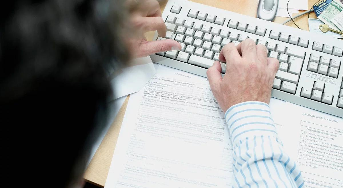 W Internecie przybywa ofert pracy. Które branże poszukują pracowników?